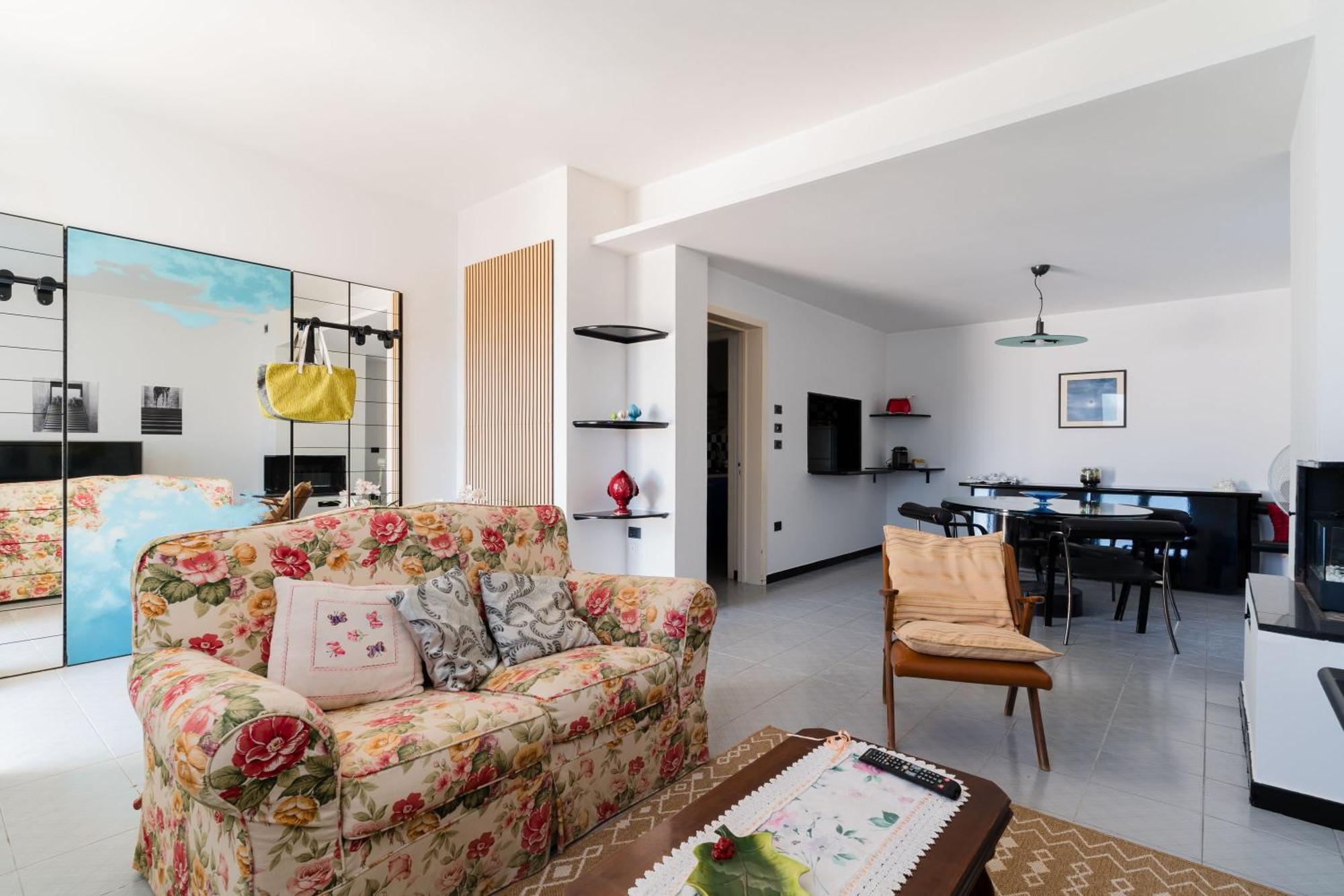 Intera Casa Ad Uso Esclusivo Con 3 Camere 2 Bagni Giardino Wifi Parcheggio Lavatrice Microonde Barbecue Macchina Caffe Tuglie Buitenkant foto