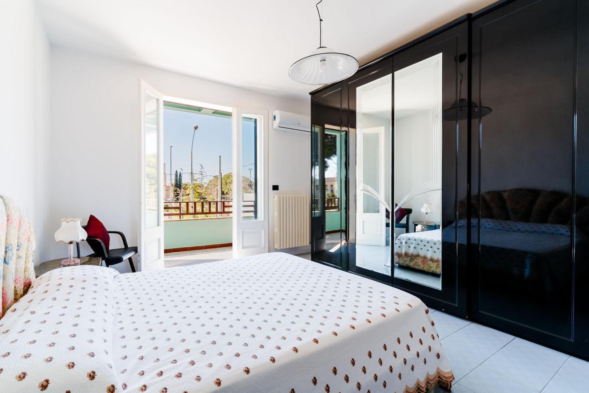 Intera Casa Ad Uso Esclusivo Con 3 Camere 2 Bagni Giardino Wifi Parcheggio Lavatrice Microonde Barbecue Macchina Caffe Tuglie Buitenkant foto