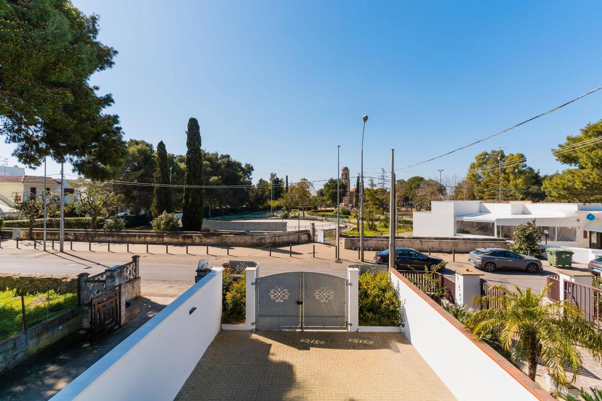Intera Casa Ad Uso Esclusivo Con 3 Camere 2 Bagni Giardino Wifi Parcheggio Lavatrice Microonde Barbecue Macchina Caffe Tuglie Buitenkant foto