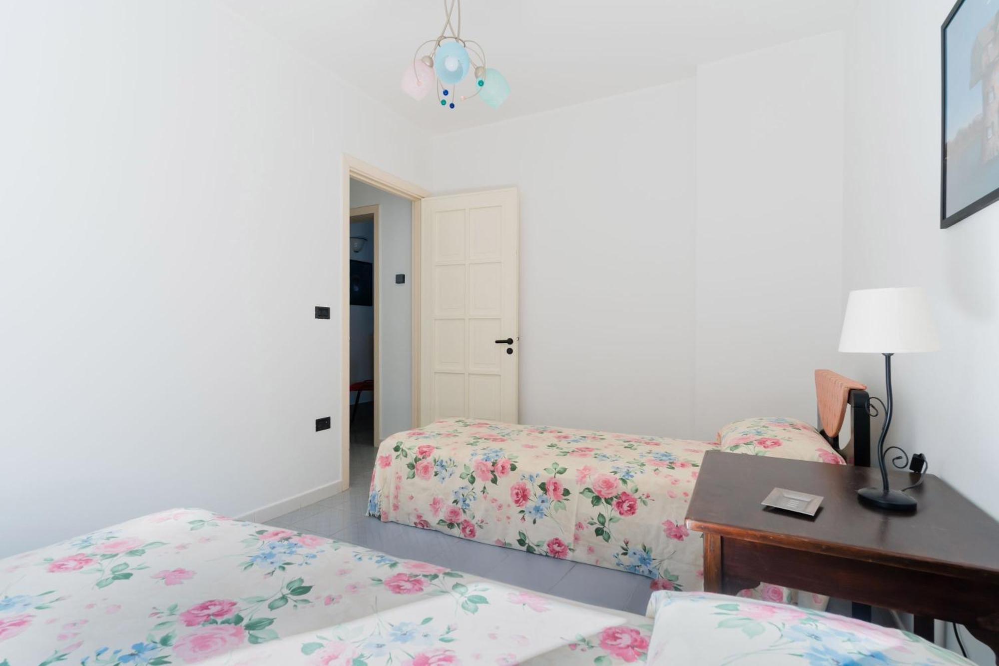 Intera Casa Ad Uso Esclusivo Con 3 Camere 2 Bagni Giardino Wifi Parcheggio Lavatrice Microonde Barbecue Macchina Caffe Tuglie Buitenkant foto