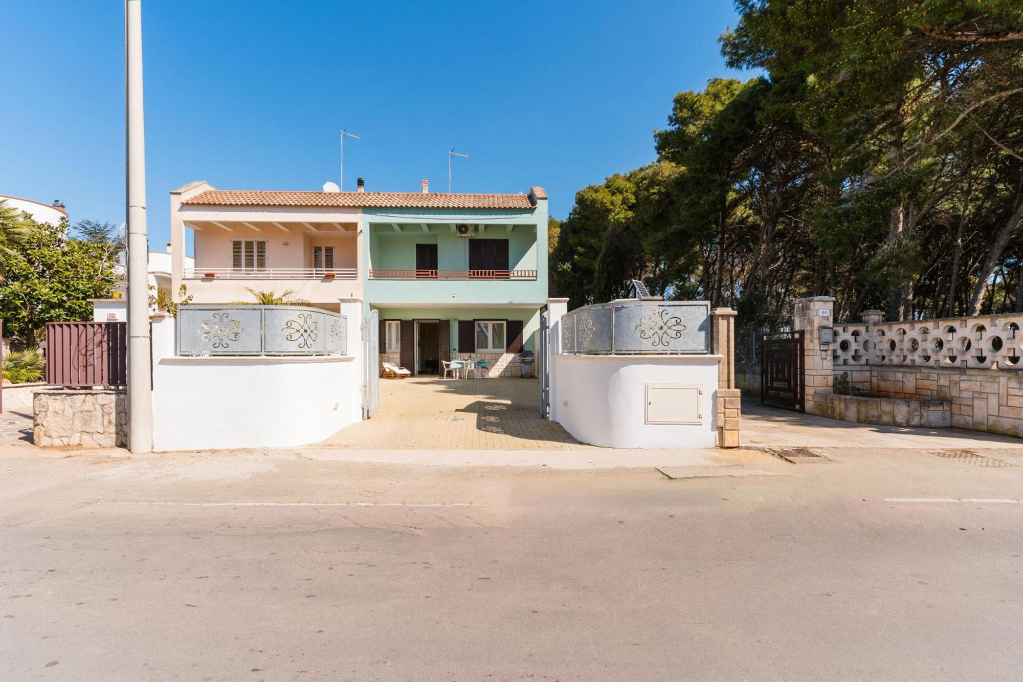 Intera Casa Ad Uso Esclusivo Con 3 Camere 2 Bagni Giardino Wifi Parcheggio Lavatrice Microonde Barbecue Macchina Caffe Tuglie Buitenkant foto