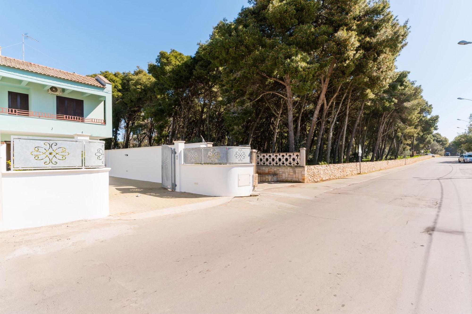 Intera Casa Ad Uso Esclusivo Con 3 Camere 2 Bagni Giardino Wifi Parcheggio Lavatrice Microonde Barbecue Macchina Caffe Tuglie Buitenkant foto
